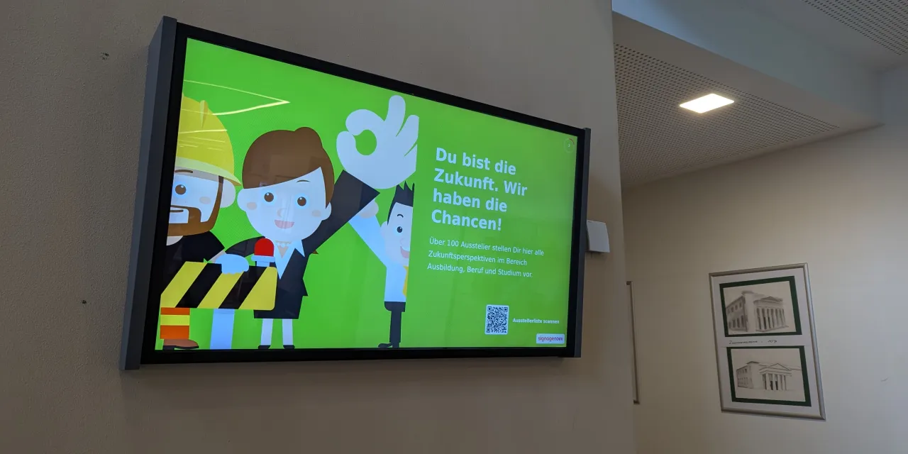 Present digital information with SignageNow—on any smart TV