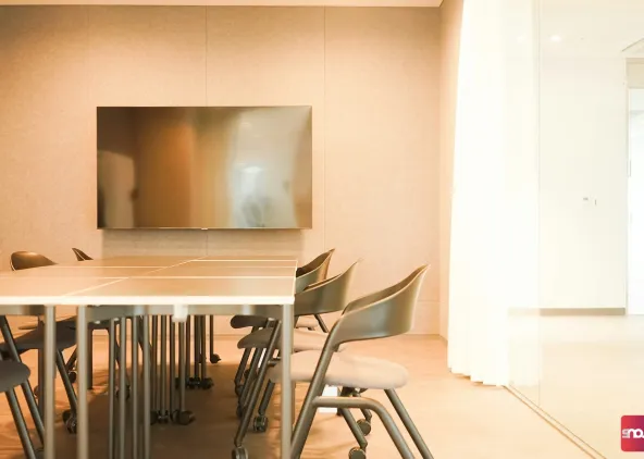 Create a digital bulletin board using the infoscreen software SignageNow